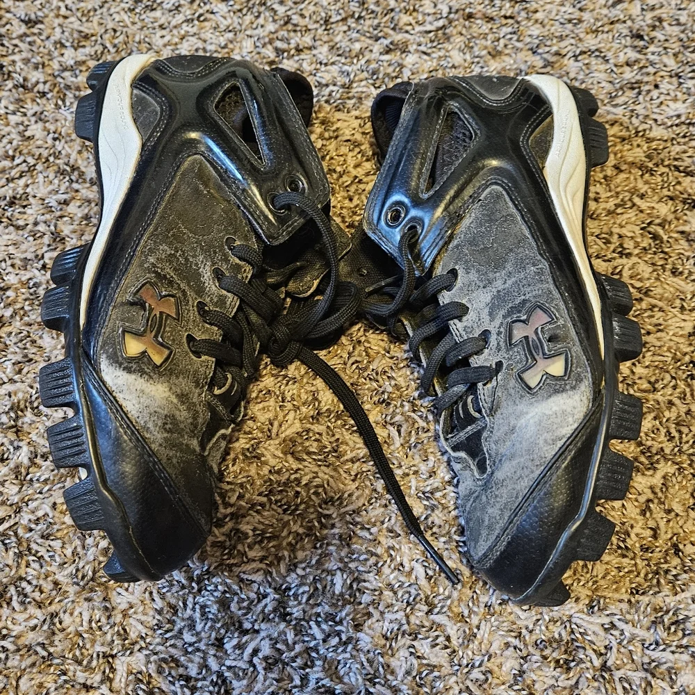 Baseball Cleats - Picture 4 of 6